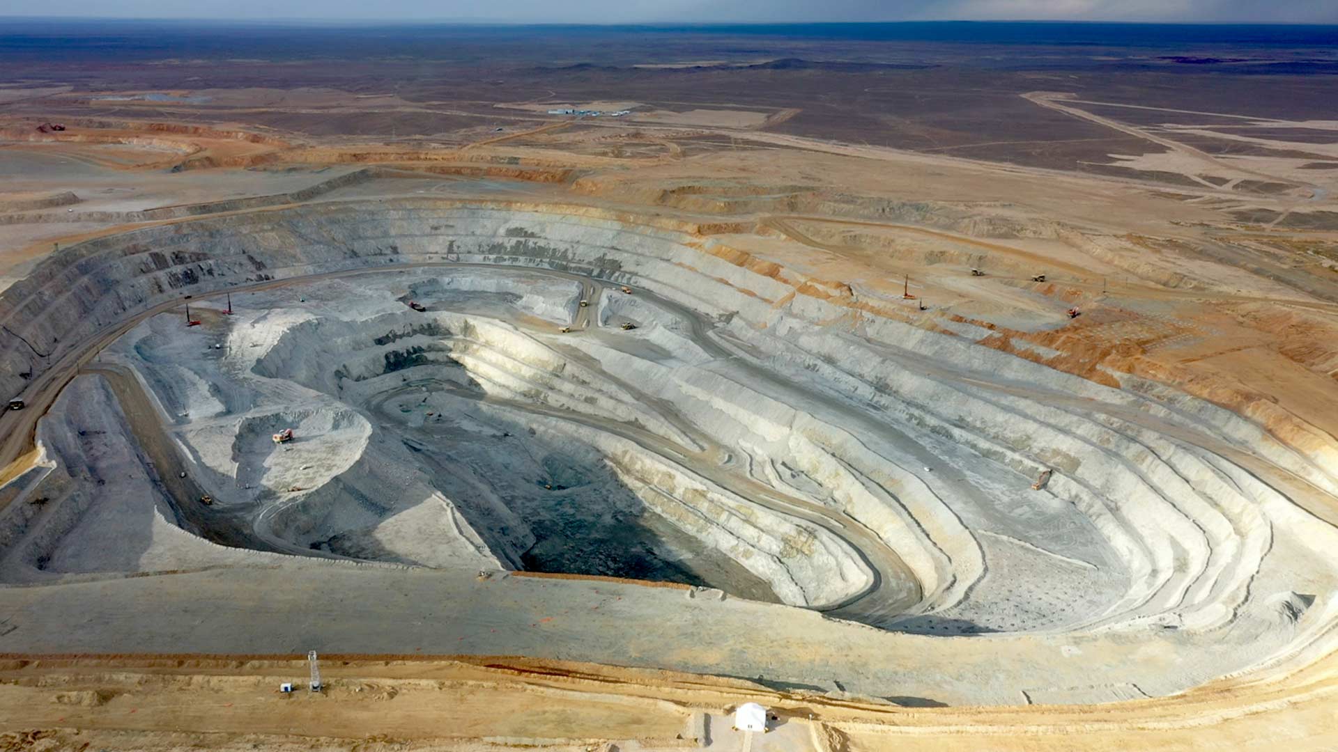 Кеніштерді жабу KAZ Minerals Тобы өз кеніштерін жапқаннан кейін жерлерді қалпына келтіру және топырақты құнарландыру үшін жауапты. Біз кен орындары жабылғаннан кейін аумақтардың құнарлылығын қалпына келтіру бойынша міндеттемелерді мойнымызға аламыз. Объектілерді жою жоспарлары шығындар есептеле отырып тұрақты түрде жаңартылады, қаржылық есептілікте пайдаланудан шығаруға және құнарлылықты қалпына келтіруге арналған провизиялар көзделуде.